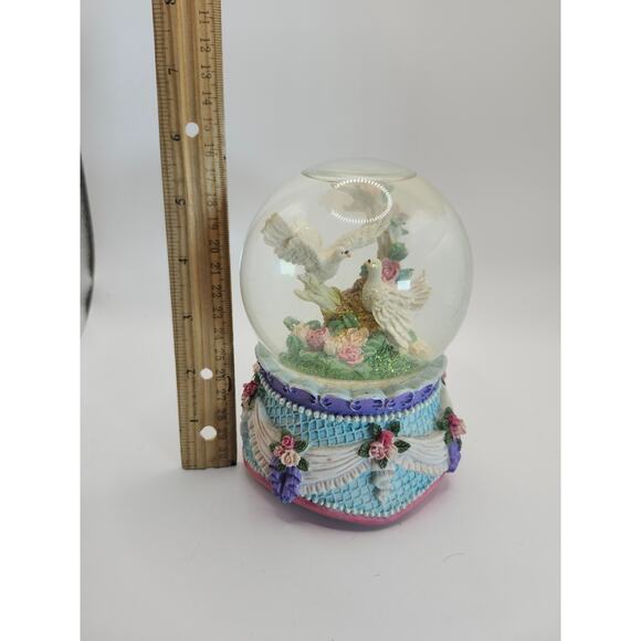 Love Birds Glitter Water Globe Musical Windup Works Resin Base Hand Painted - Picture 2 of 9